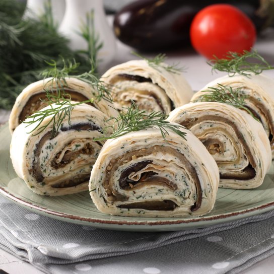 Рулет с баклажанами и сыром