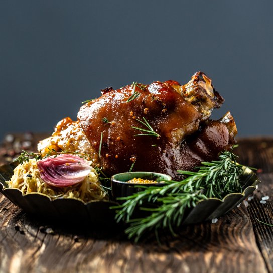 Різдвяна свиняча рулька