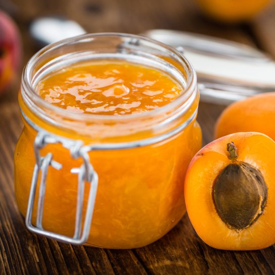 Консервований абрикосовий сік на зиму