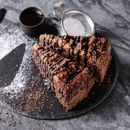 Бюджетний шоколадний торт з кремом