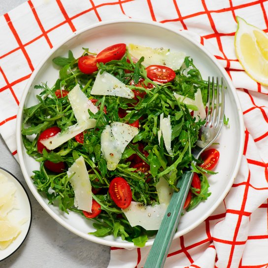 Салат з руколою і помідорами
