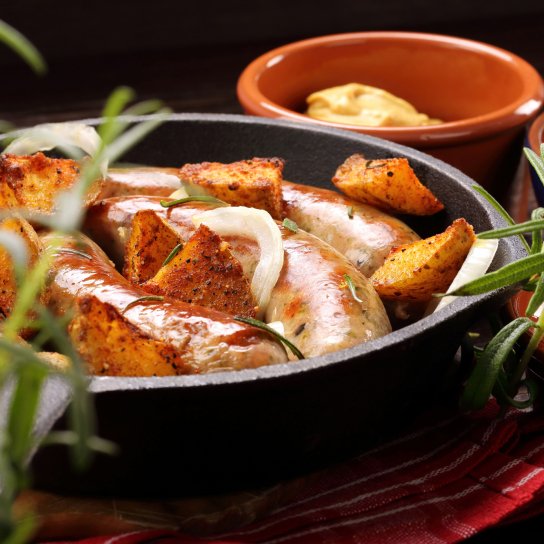 ковбаски з картоплею