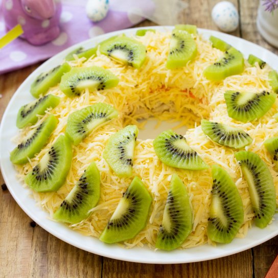 Салат з ківі та крабовими паличками - рецепт