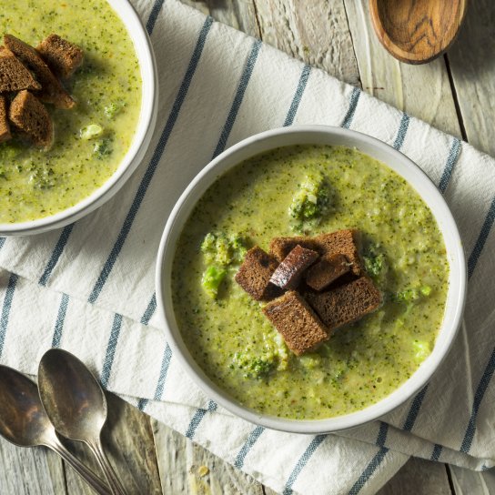 Крем-суп з броколі і кіноа