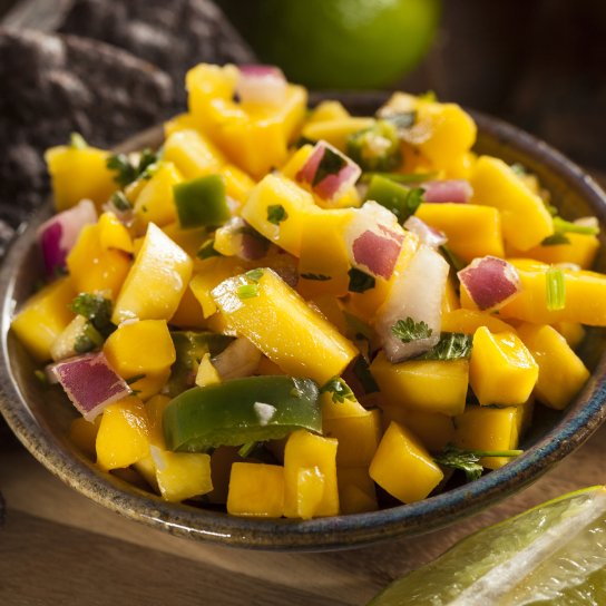 Манго з цибулею і перцем