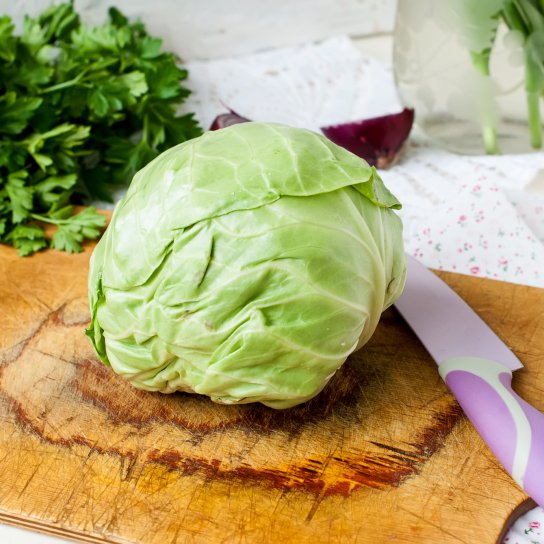 Ціла запечена молода капуста