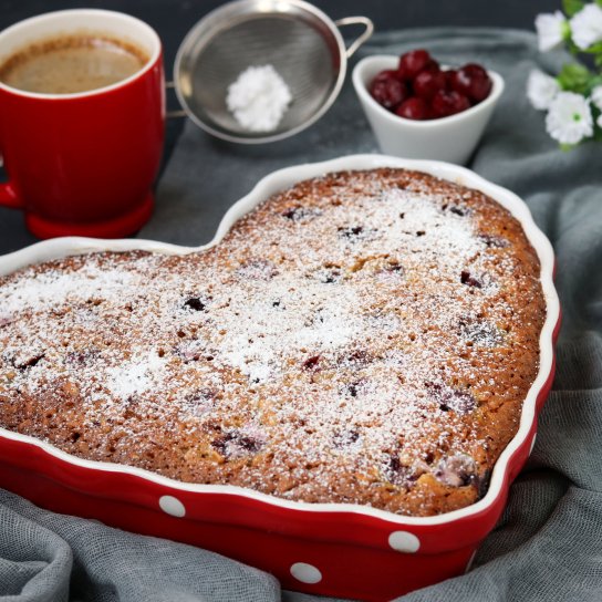 Вівсяний пиріг з вишнями у формі серця