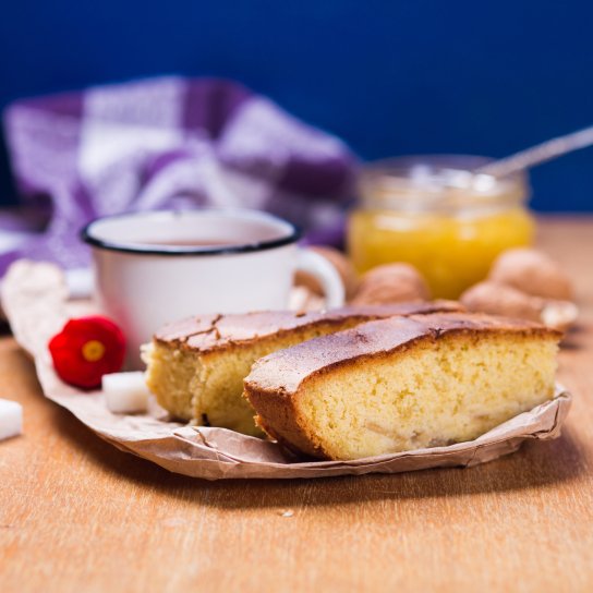 рулет з варенням, чай