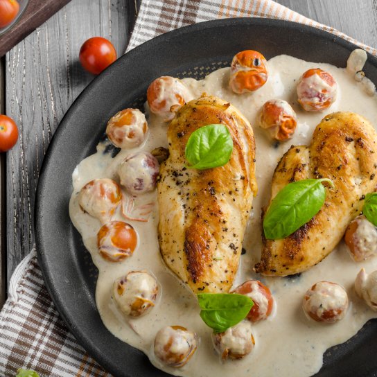 Куриное филе в сливках