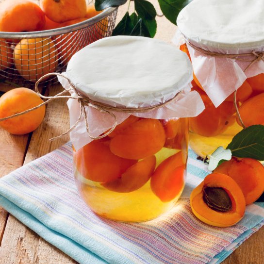 Компот з абрикосів на зиму