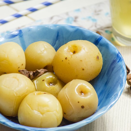 Яблука білий налив