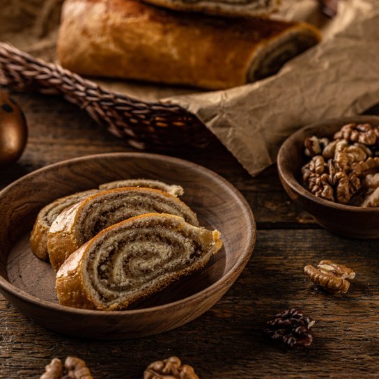 Рулет із горіховою начинкою