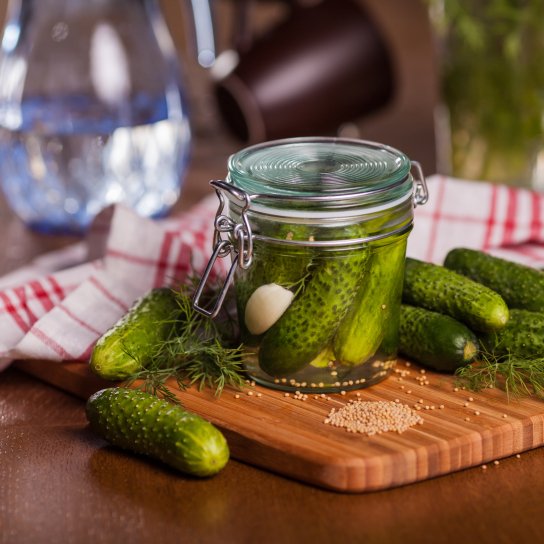 Малосольні огірки