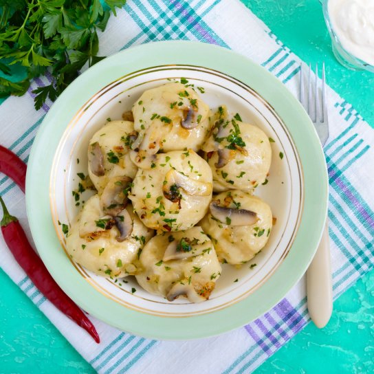 Галушки з куркою і грибами