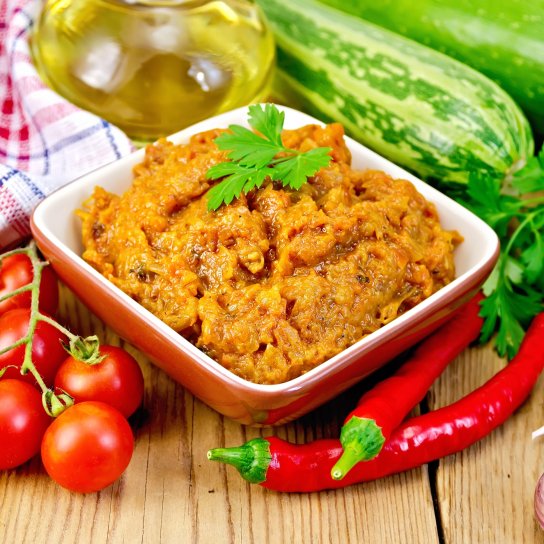 Кабачкова ікра з майонезом і томатною пастою