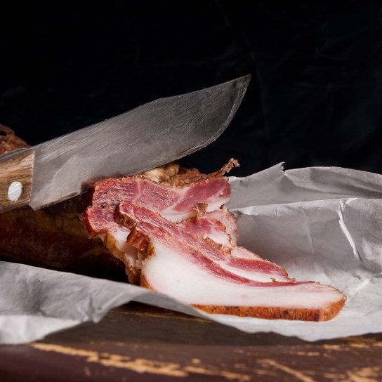 Сало в розсолі з чорносливом