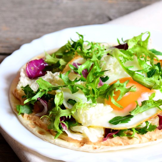 Запечені тортильї з яйцями та тунцем