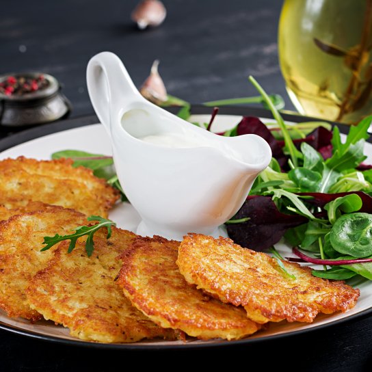 Деруни со сметаною