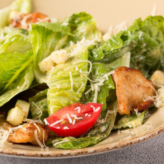 Вкусный салат «Цезарь» с курицей — простой и проверенный рецепт