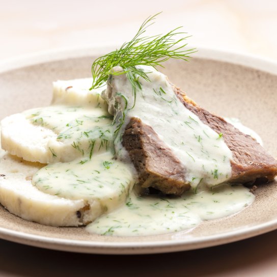 Телятина с укропным соусом