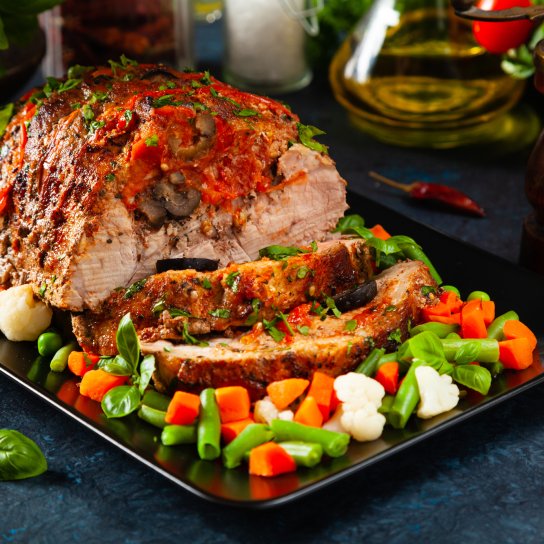 Рулет зі свинини з перцем