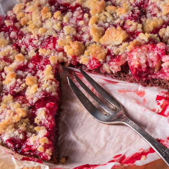 Пиріг з полуницею і штрейзелем