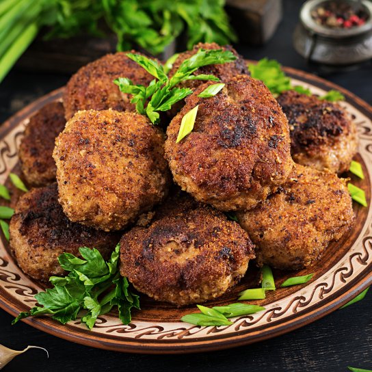 М'ясні котлети з картоплею