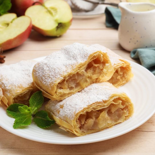 Слойки з яблуками з тіста філо