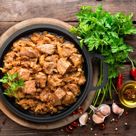 Молода капуста з куркою