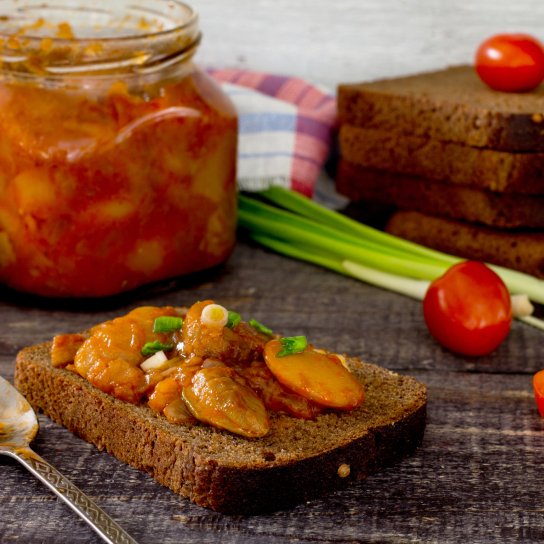 Консервована квасоля з баклажанами