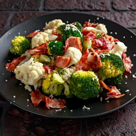 Броколі з беконом і сиром
