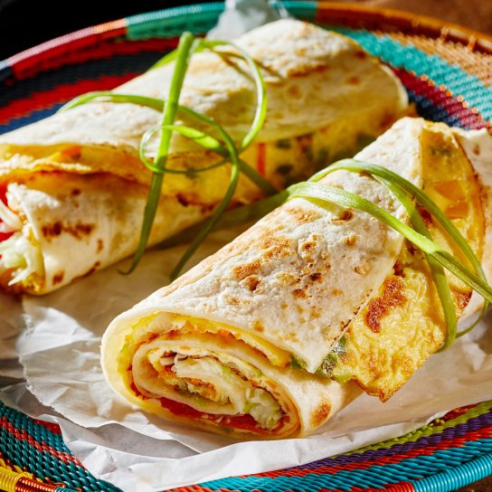 Сніданок з лаваша з яйцем