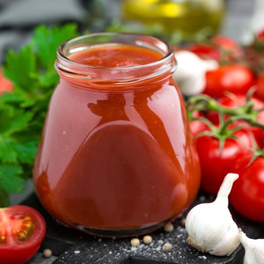 Гострий томатний соус з базиліком