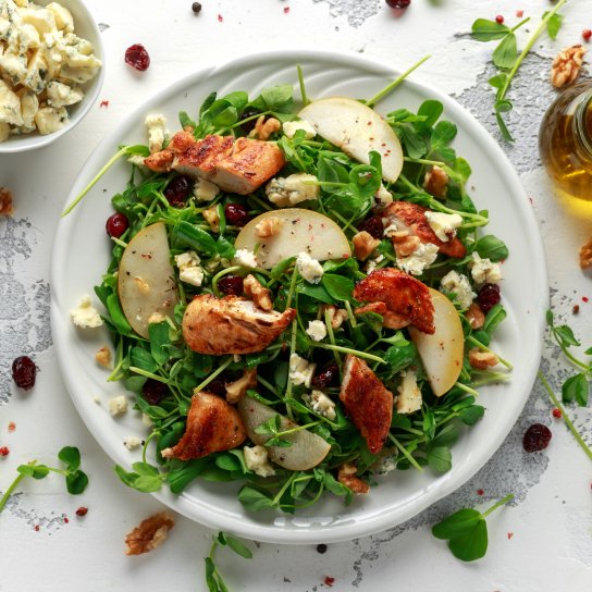 Салат з копченого курячого філе з моцарелою