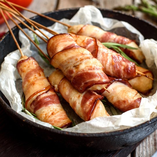 Рулети з лаваша і бекону