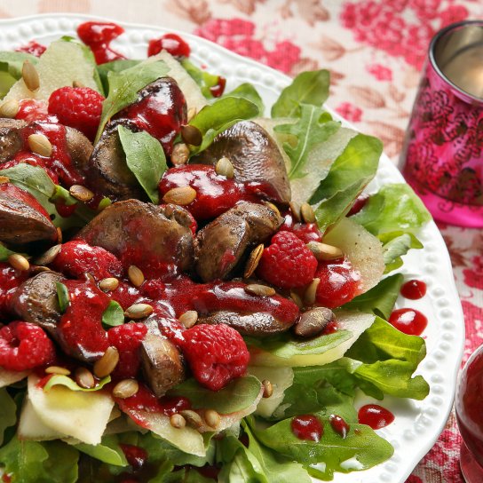 Салат з печінкою, малиною і зеленню