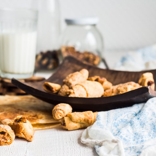 Домашние рогалики с вареной сгущенкой