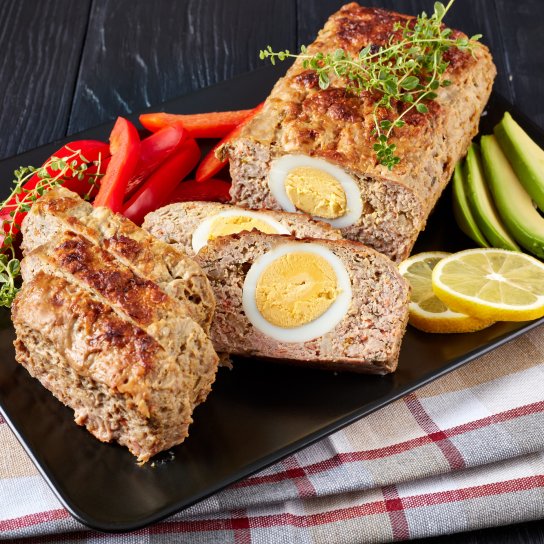 М’ясний рулет із фаршу з яйцями