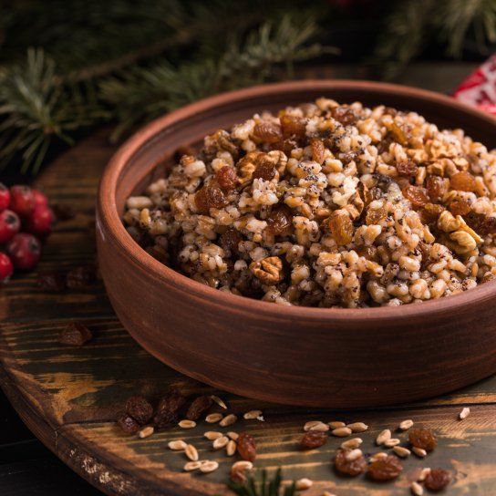 кутя з маком й родзинками