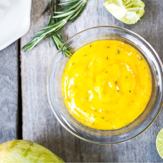 Соус з авокадо та імбиром