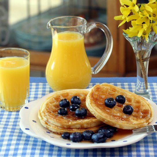 вафлі, апельсиновий сік