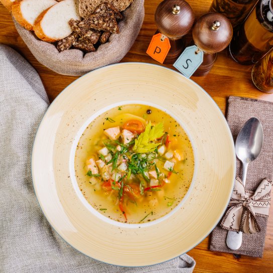 Уха з річкової риби та овочів