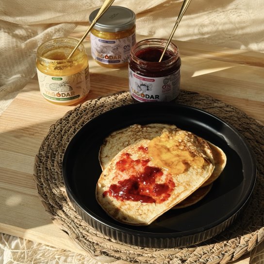 Дієтичні млинці з полуничним джемом