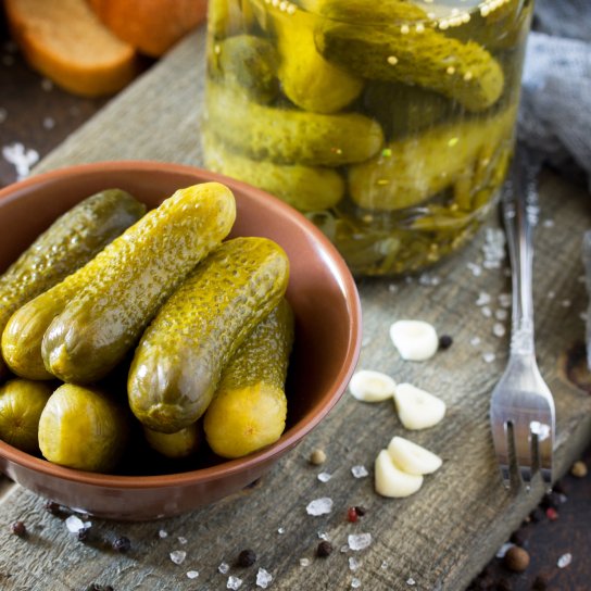 Солоні огірки з тархуном