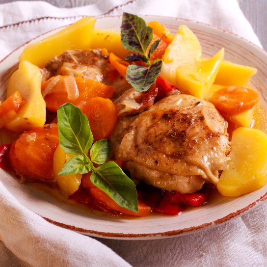 Рагу з овочами та куркою