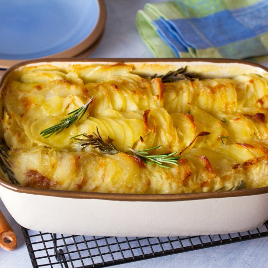 Пиріг з рибою і картоплею