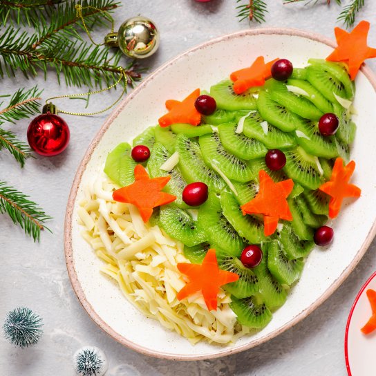 Салат ялинка з ананасами