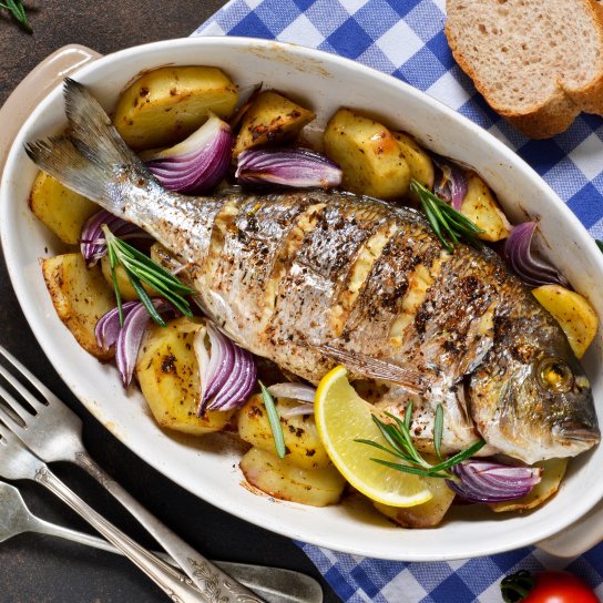 Дорадо в соєво-медовому соусі