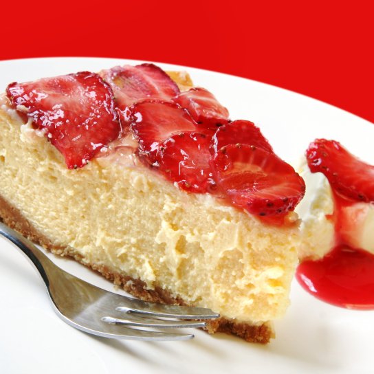 Чизкейк с клубникой и сгущенкой