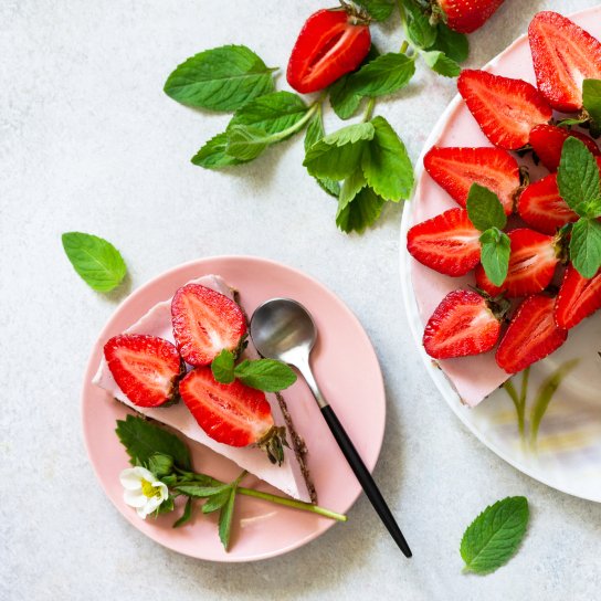 Торт з полуницею